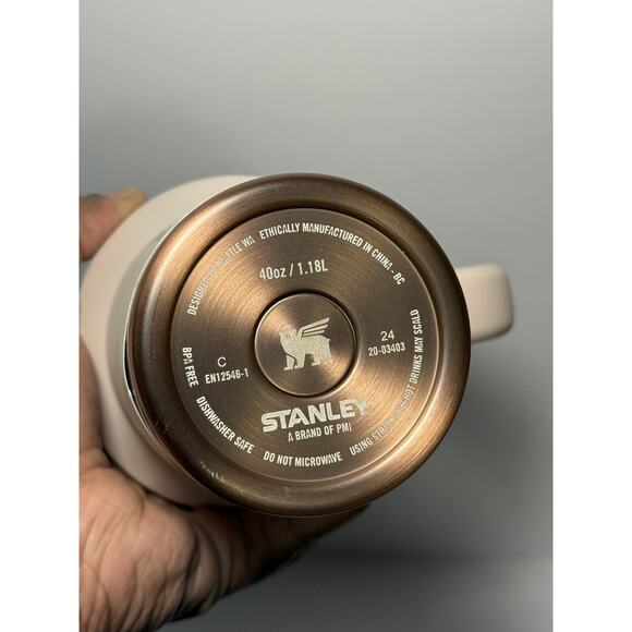 Stanley 2024 Holiday Comfort and Joy GILDED SUGAR 40oz Flowstate Quencher - Picture 6 of 7